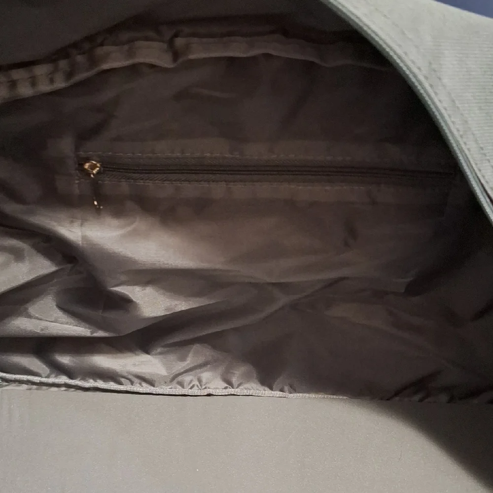 NWOT Medium Ed Hardy Gray Canvas Duffel Bag with Iconic Bulldog Design
